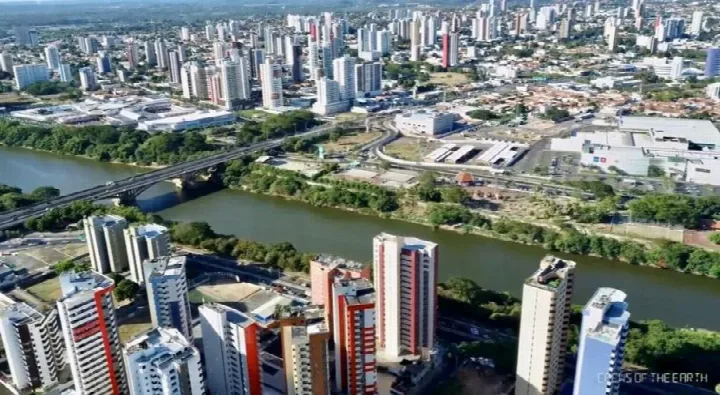 Óleo derramado em via da zona Sul de Teresina provoca acidentes graves