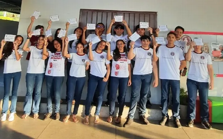 Alunos da Sociedade Educacional Paulo Freire são homenageados por desempenho nas avaliações SAS