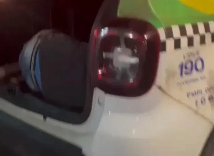 VÍDEO: Homem é preso por suspeita de agredir mulher e tira cochilo dentro de viatura em Teresina