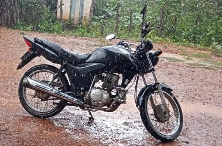 Motocicleta é furtada no Parque de Exposição em Oeiras na madrugada desta segunda