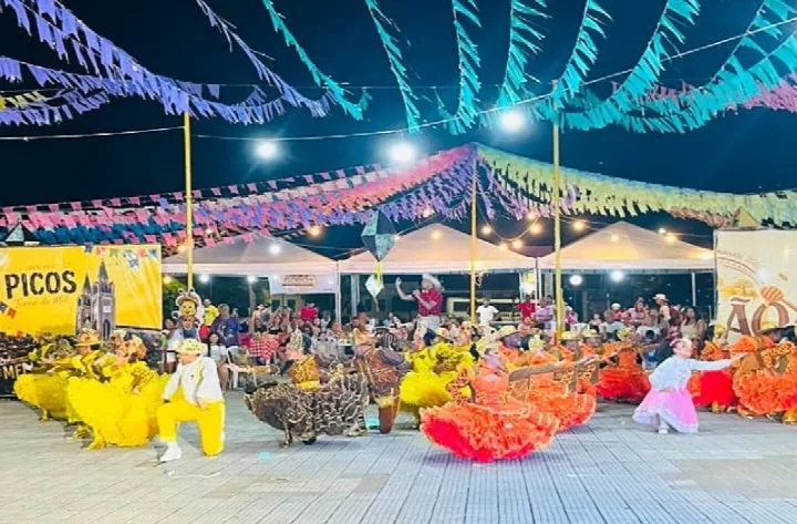 Arraiá Arte na Vila reúne tradição, cultura e emoção no Festival Regional de Quadrilhas 2026 em Oeiras
