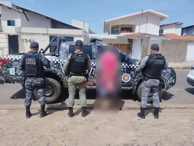 Homem é preso simulacro de arma de fogo em Picos