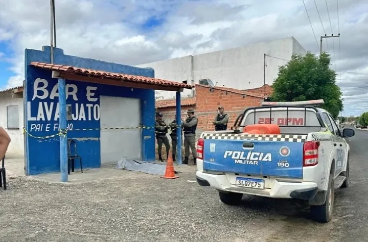 Homem morre repentinamente em frente a bar em Jaicós; suspeita é de mal súbito