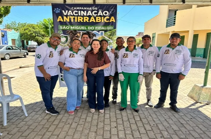 Campanha de vacinação antirrábica atende cães e gatos em São Miguel do Fidalgo