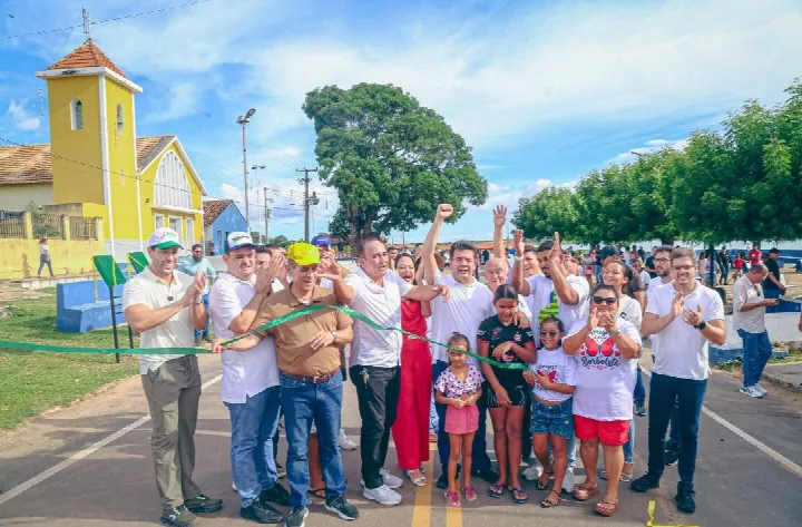 Em Buriti dos Lopes, governador inaugura asfalto em 26 ruas e estrada para Barra do Longá