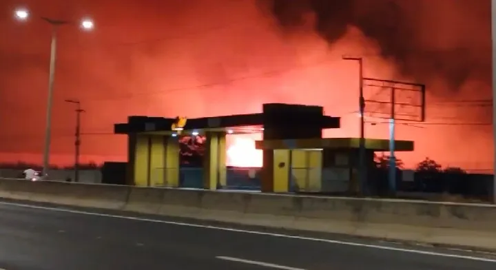 Incêndio é registrado próximo a fábrica Jupi Alimentos em Teresina