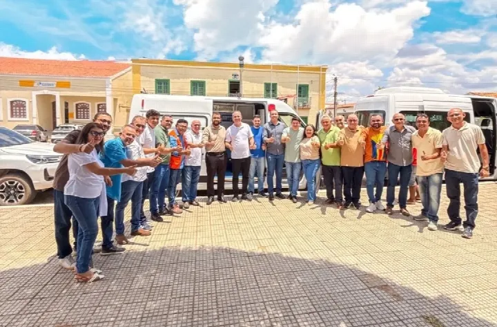 Prefeitura de Oeiras entrega quatro novos veículos para a Saúde e a Assistência Social