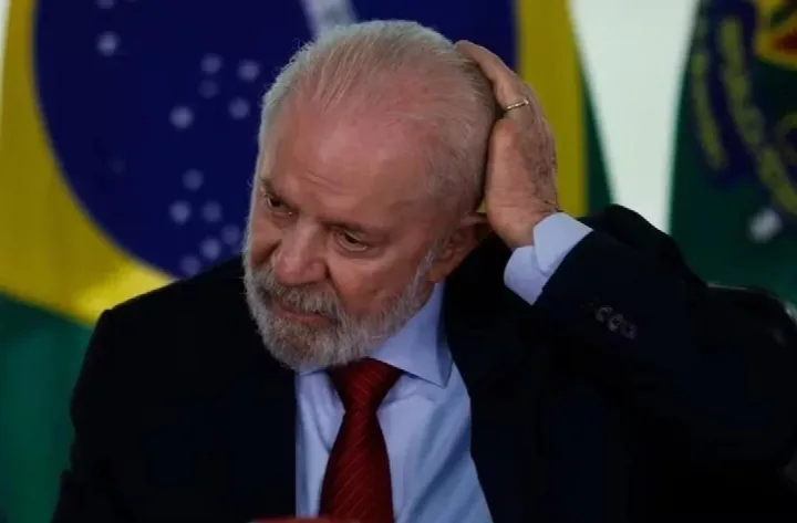 Lula teve pequeno sangramento cerebral após queda, diz médico