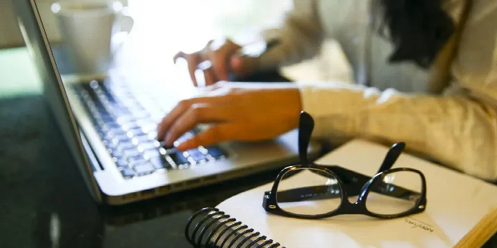 FGV disponibiliza 100 bolsas de estudo para graduação exclusivas para ex-alunos de escolas públicas