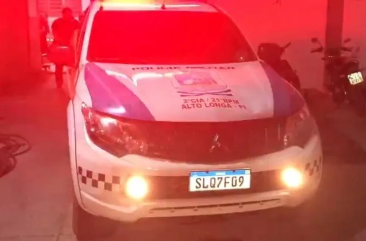 Homem com ciúmes da esposa tenta matar vizinho com facão em Alto Longá