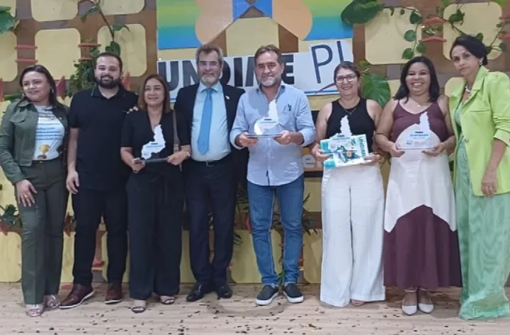 Prefeito Zé Raimundo recebe Prêmio Gestor Educador 2024