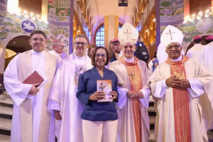 Rossana Ferreira, de Oeiras, é instituída ao Ministério de Catequistas no Santuário Nacional de Aparecida - SP