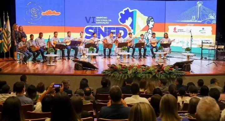 Bandolins das escolas municipais de Oeiras abrem Simpósio Nacional de Educação (SINED)