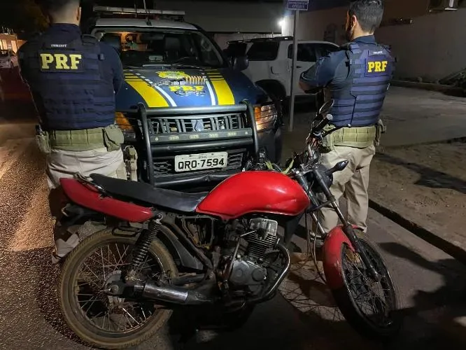PRF realiza apreensão de arma de fogo e motocicleta adulterada na BR 316 em Picos