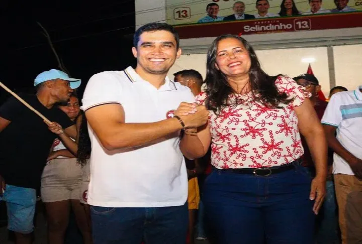 Selindinho e Ninha de Genilson inauguram comitê de campanha com adesivaço e carreata em Colônia do Piauí