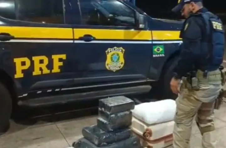 Mulher de 27 anos é presa ao transportar 24kg de maconha em bagagem de ônibus interestadual