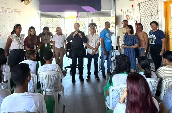 Coronel Elizete ministra palestra sobre os impactos das drogas para alunos do Ceti Orlando Carvalho
