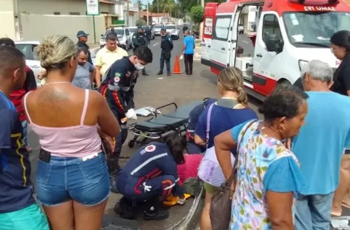 Motociclista fica ferido após colisão em cruzamento no centro de Oeiras