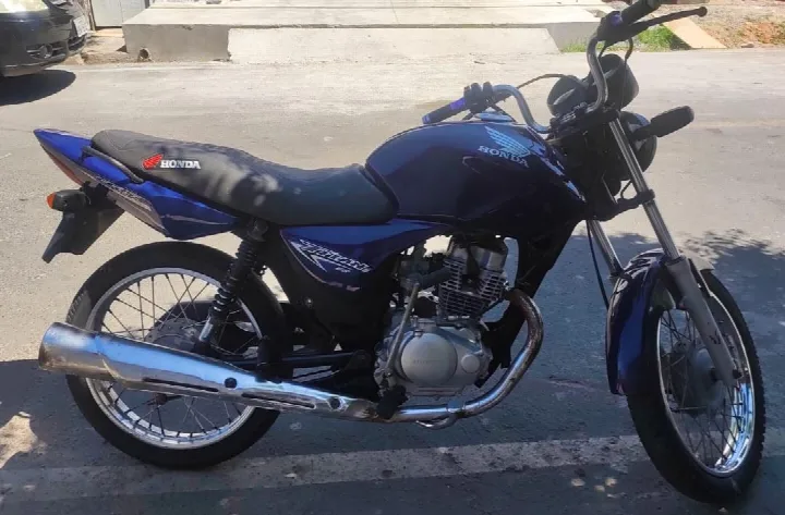Motocicleta com restrição de roubo é apreendida durante patrulhamento em Wall Ferraz
