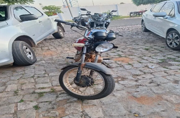 Polícia Militar de Oeiras realiza apreensão de motocicleta com indícios de adulteração em blitz