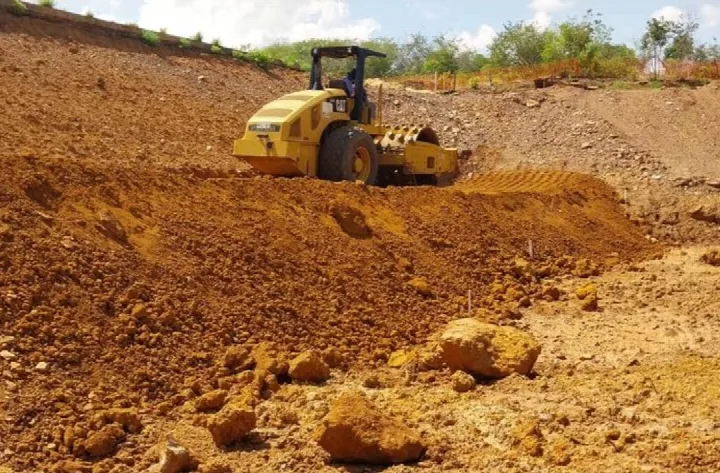 Estado realiza obras de recuperação do açude Canela em Oeiras