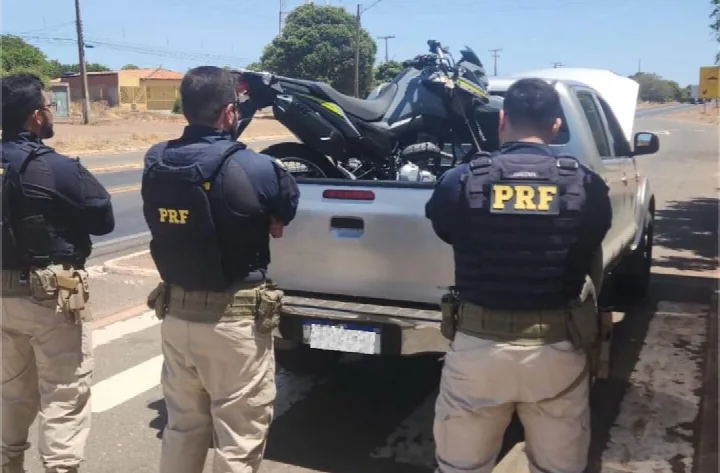 PRF apreende caminhonete e motocicleta roubadas na BR-316 em Picos