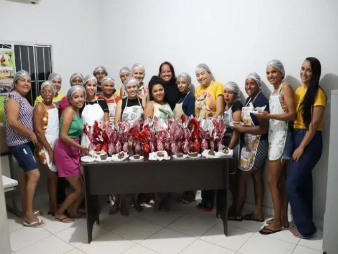 ConcluÃda capacitação em Produção de Ovos de Páscoa para o grupo urbano em Colônia do PiauÃ