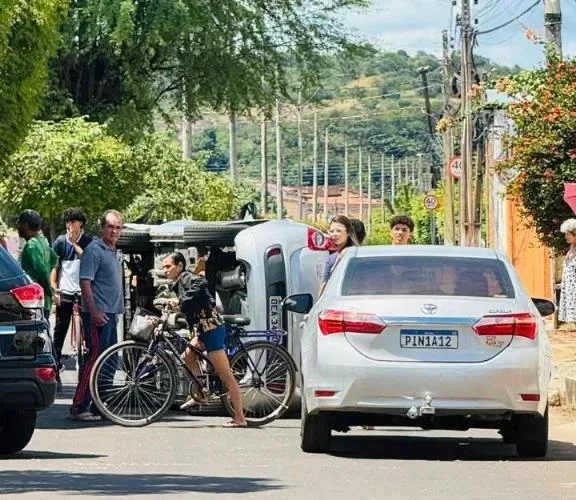Motorista passa mal ao volante e causa acidente em avenida de Oeiras