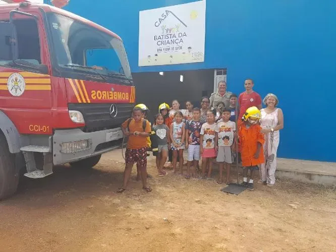Corpo de Bombeiros de Oeiras realiza ação educativa na Casa Batista da Criança do bairro Rosário