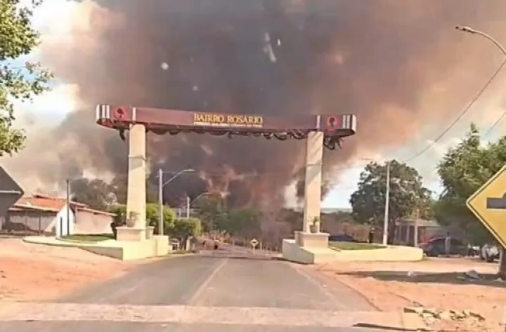 Incêndio atinge terrenos e áreas de vegetação próximo ao anel viário de Oeiras