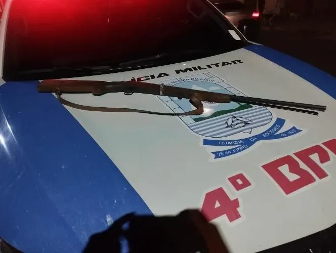 Mulher esfaqueia homem após ser ameaçada e atingida por tiro de espingarda no interior do Piauí