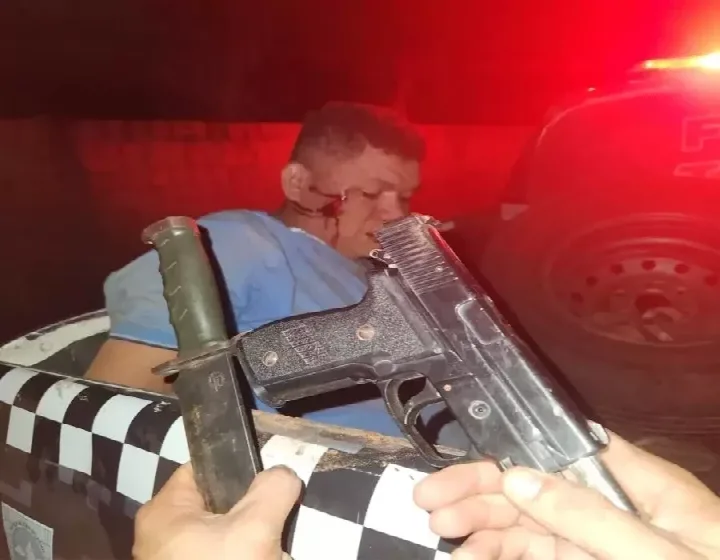 Homem ameaça família com punhal e ataca PMs com socos em José de Freitas