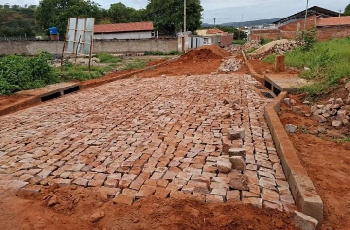 Governo do Piauí investe mais de R$ 1 milhão na pavimentação de 8 mil m² de ruas em Oeiras