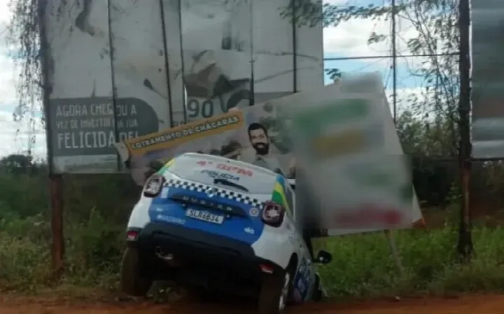 Viatura da Polícia Militar se envolve em acidente durante perseguição a suspeito no Piauí