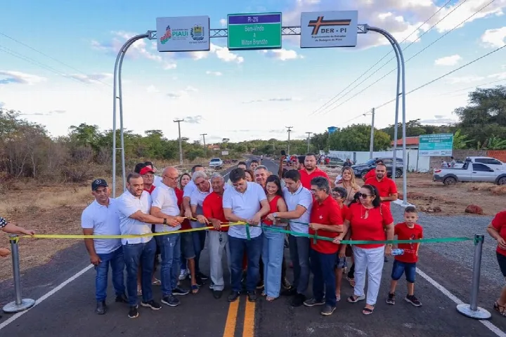 Governador entrega rodovia que liga os municípios de Milton Brandão e Pedro II