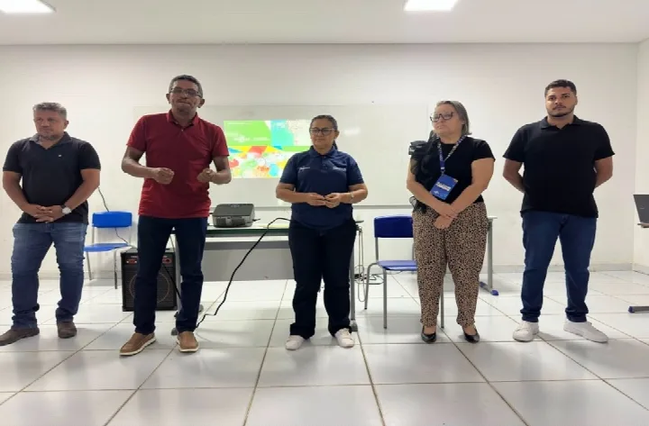 Oficina discute fechamento dos lixões e implementação da coleta seletiva em Colônia do Piauí