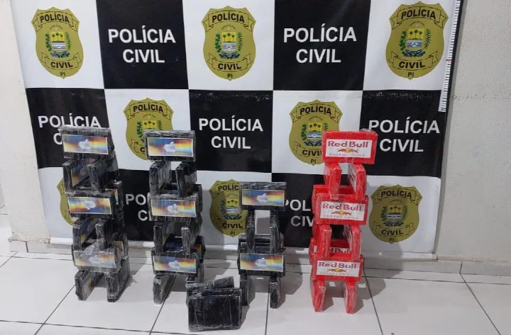 Casal é preso com droga avaliada em R$ 2 mi escondida em fornos elétricos dentro de ônibus na PI 143 em Oeiras