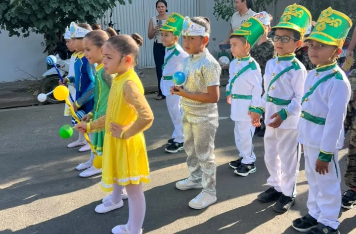 São Miguel do Fidalgo leva crianças às ruas em desfile cívico pela Independência