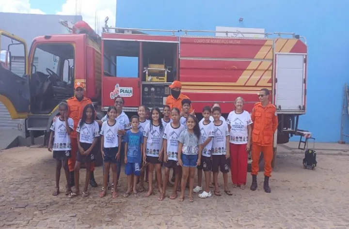 Corpo de Bombeiros promovem ação educativa com crianças da Casa Batista em Oeiras