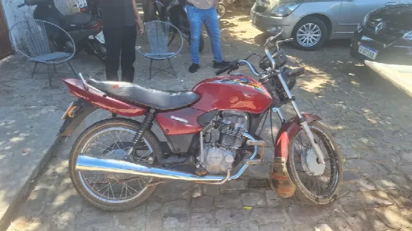 Motocicleta com registro de roubo ou furto é localizada durante ronda em Wall Ferraz — imagem 1