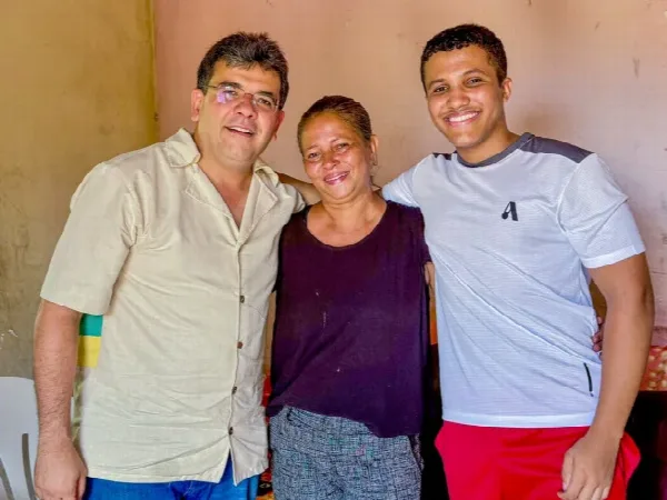 ”Queremos levar estudantes da rede pública ao topo”, diz Rafael ao conhecer trajetórias de sucesso — imagem 2