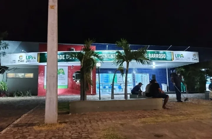 Motociclista tem fratura exposta e fica inconsciente em acidente grave na Avenida Rui Barbosa, em Oeiras