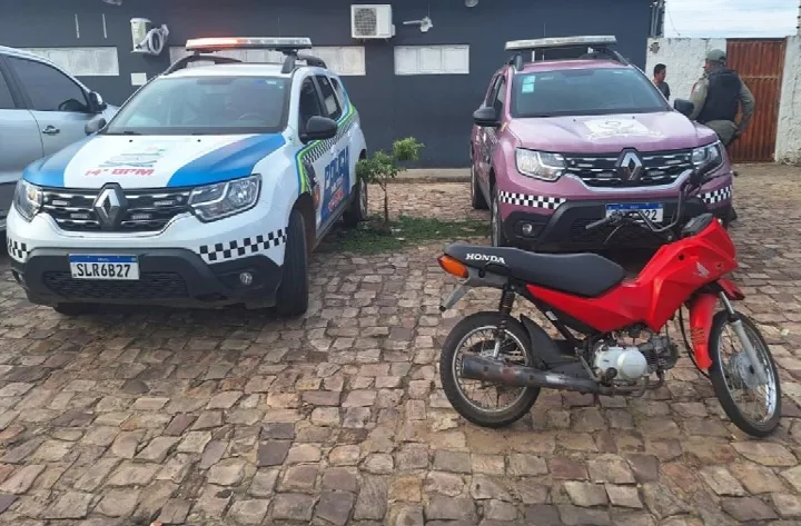 Moto é furtada no bairro Canela, recuperada pela polícia e suspeitos são presos