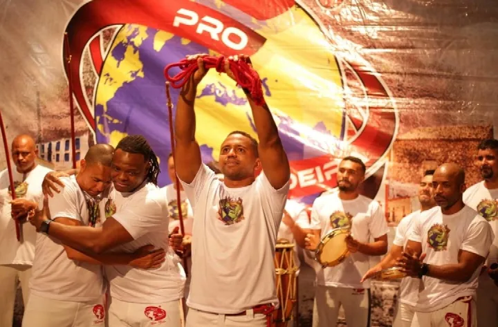 Capoeirista de Oeiras conquista graduação de Mestrando durante festival internacional