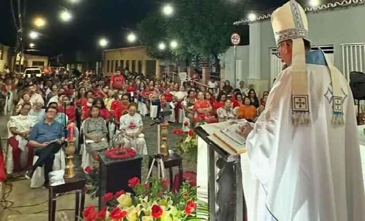 Missa campal marca início das festividades da Festa do Divino em Oeiras
