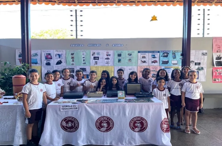Objetos antigos ganham novas histórias em exposição do 2º ano do Colégio Paulo Freire