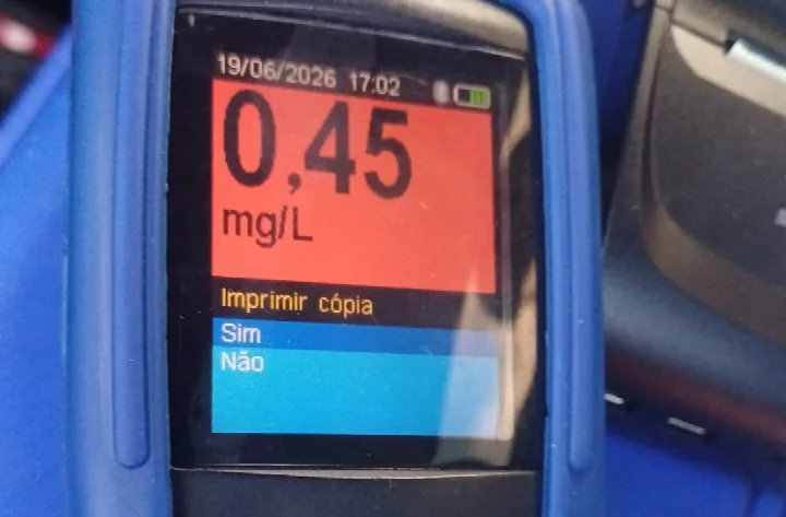 Condutor é encaminhado à delegacia após teste indicar embriaguez em Oeiras