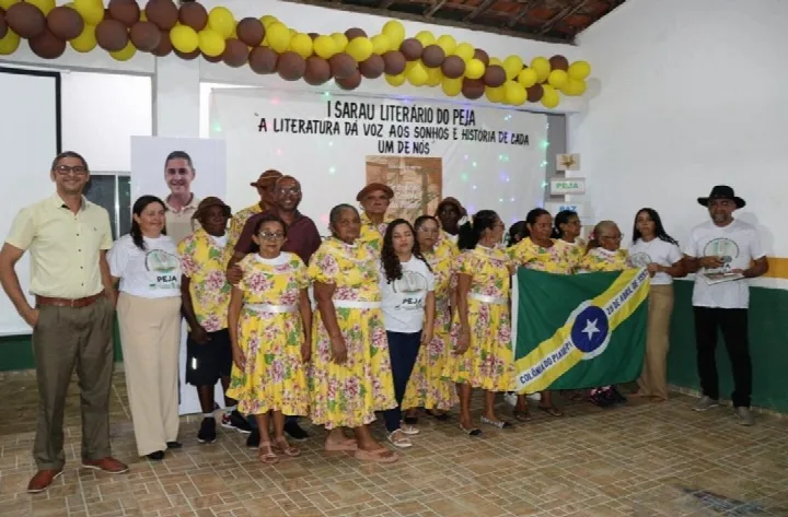 Colônia do Piauí: Alunos do PEJA prestam homenagem a Deoclécio Neto em Sarau Literário