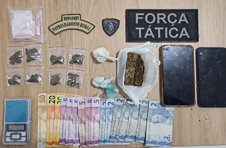 Polícia Militar prende dois jovens e apreende menor por suspeita de tráfico de drogas em Oeiras