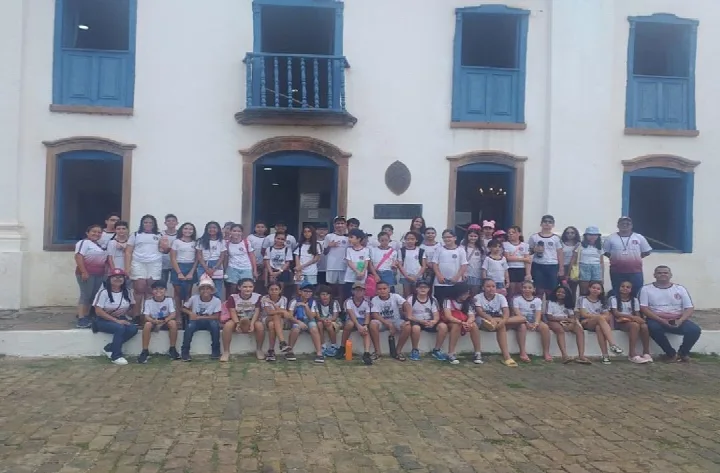 Alunos da Sociedade Educacional Paulo Freire vivenciam aula-passeio ao Centro Histórico de Oeiras
